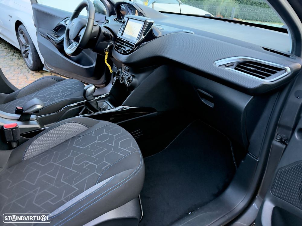 Peugeot 2008 1.5 BlueHDi Signature - 50