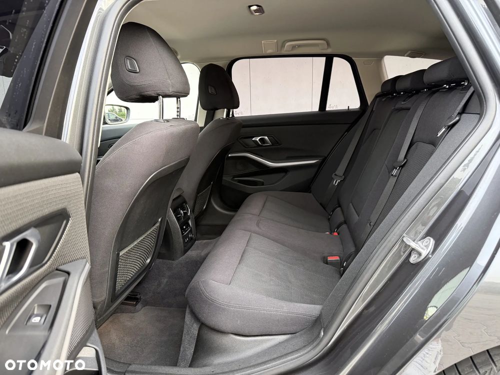 BMW Seria 3 318d Touring Advantage - 19
