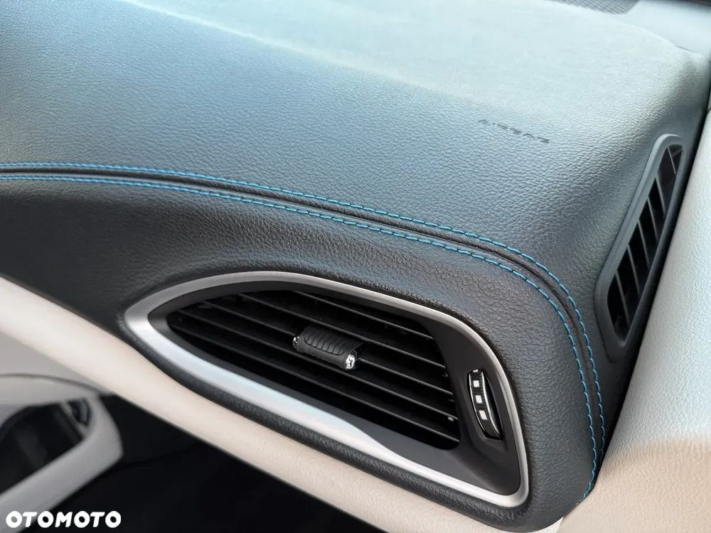 Chrysler Pacifica - 30