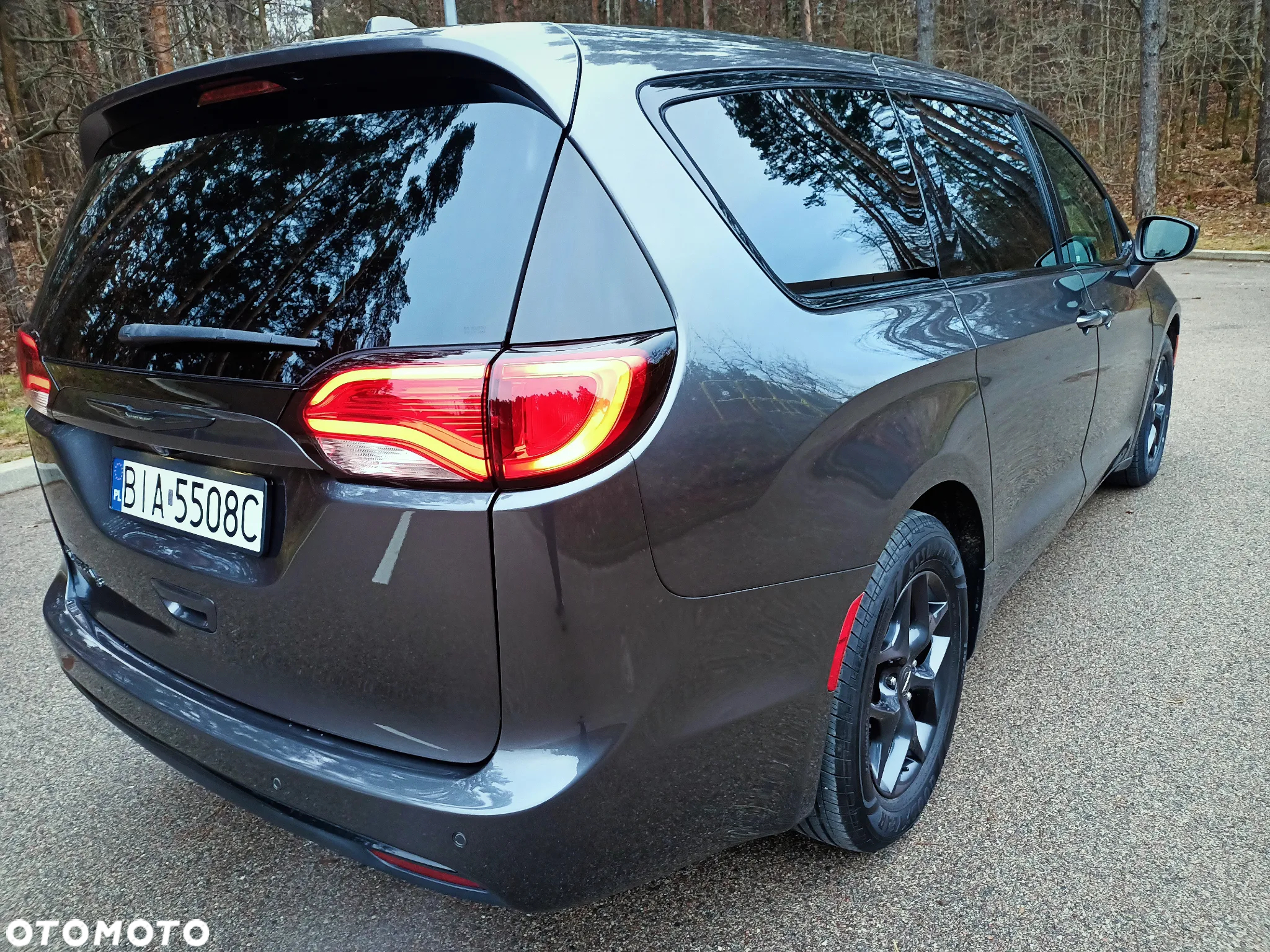 Chrysler Pacifica - 2