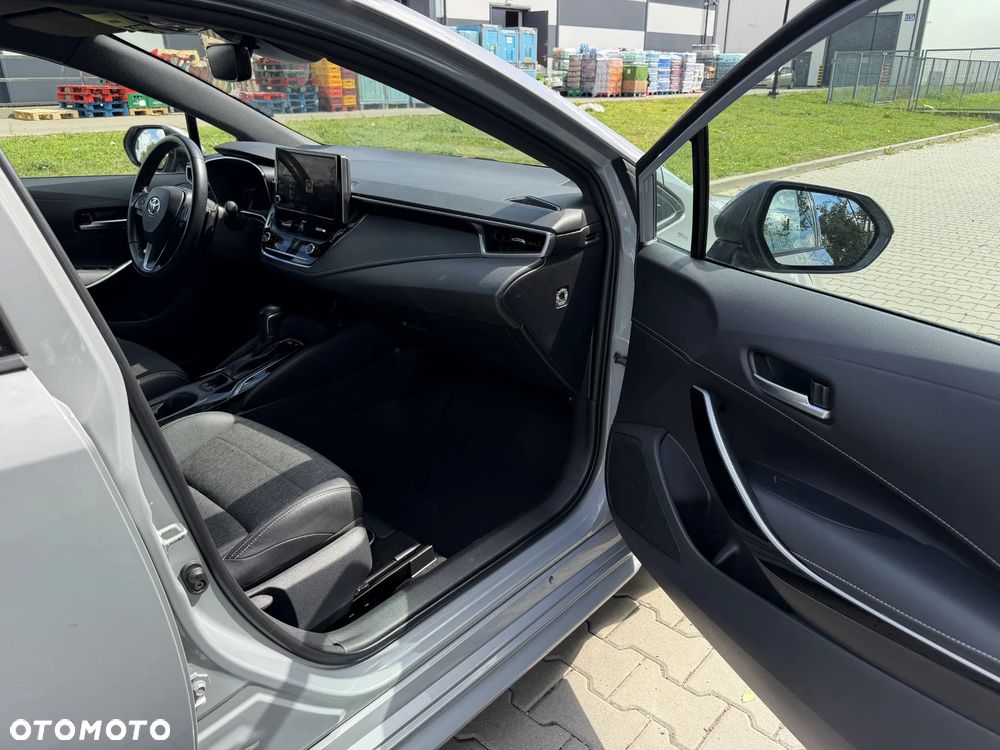 Toyota Corolla 2.0 Hybrid Executive - 17