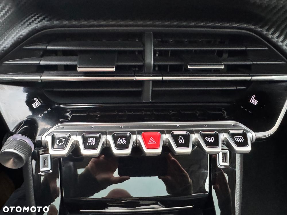 Peugeot 208 PureTech 100 EAT8 Allure - 32