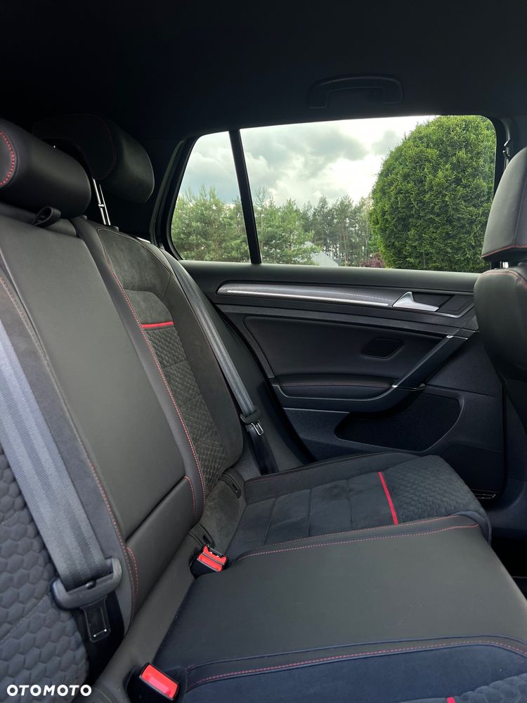 Volkswagen Golf - 10