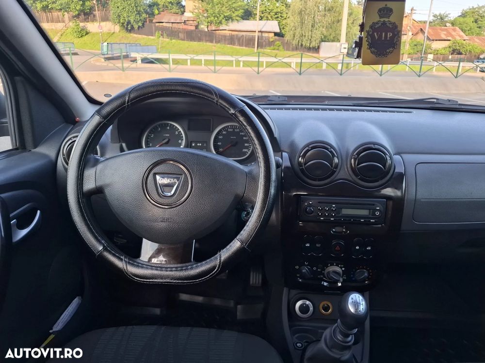 Dacia Duster 1.6 4x4 Laureate - 11