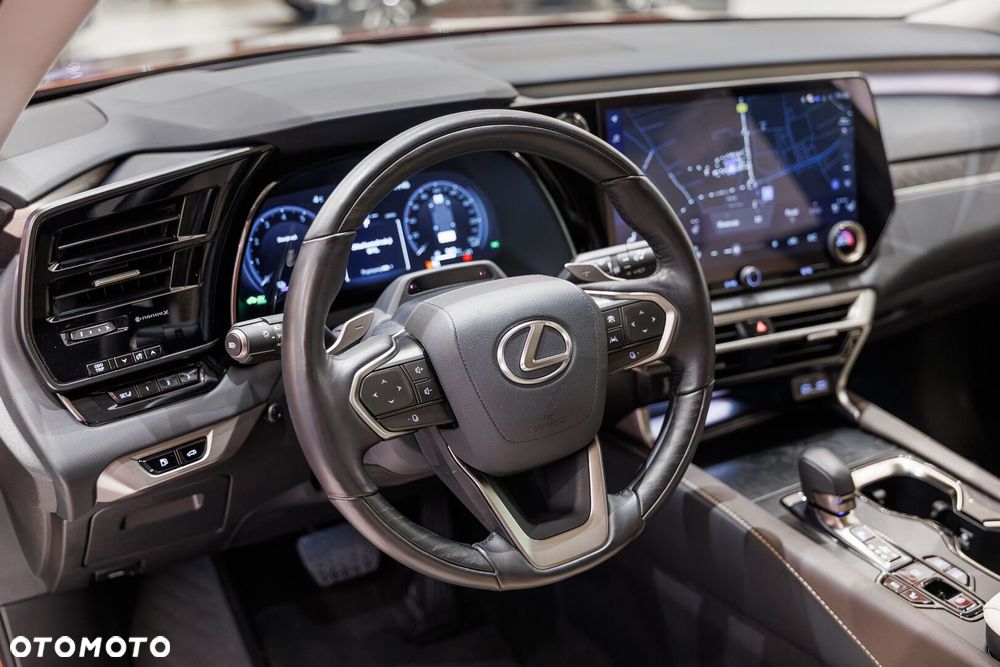 Lexus RX 450h+ Omotenashi - 37