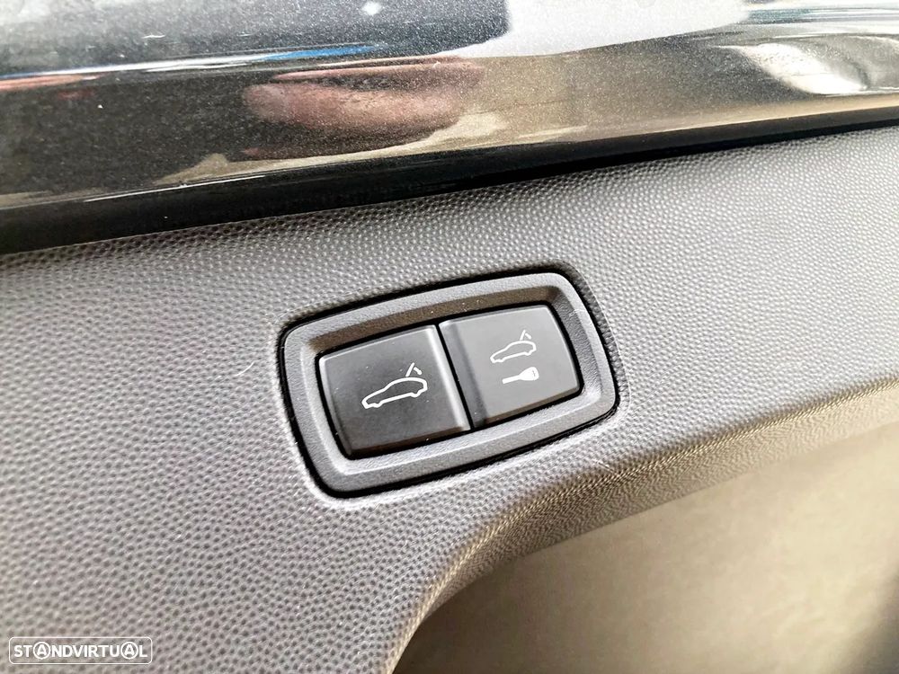 Porsche Macan Electric Turbo - 33