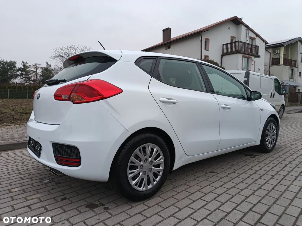 Kia Ceed 1.4 CVVT ISG Dream Team Edition - 12