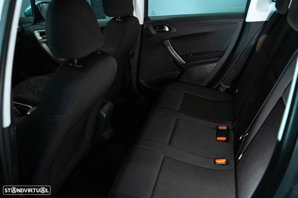 Peugeot 2008 1.2 PureTech Allure - 11