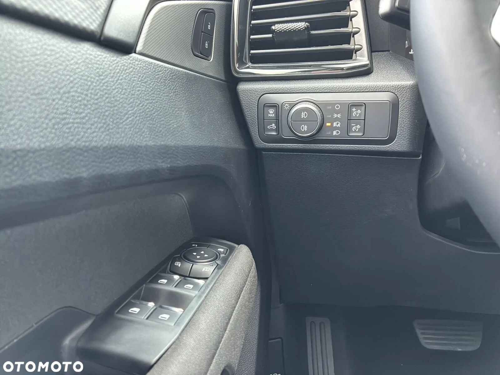 Volkswagen Amarok 2.0 TDI 4Mot Life - 20