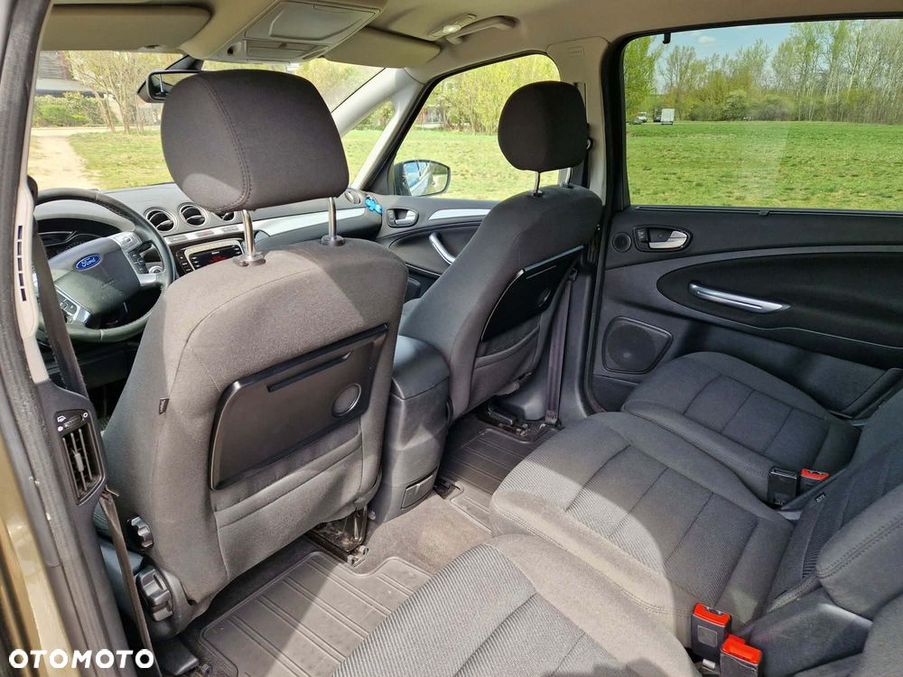 Ford S-Max - 11