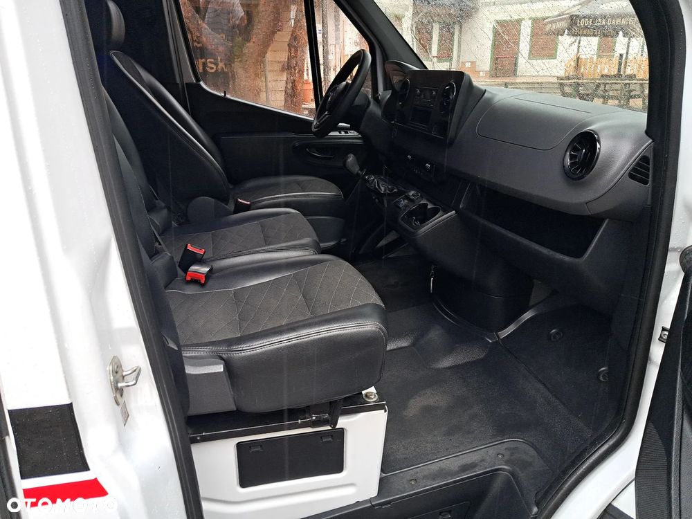 Mercedes-Benz Sprinter 907.221 - 10