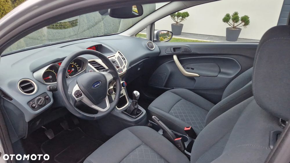 Ford Fiesta 1.25 Ghia - 8