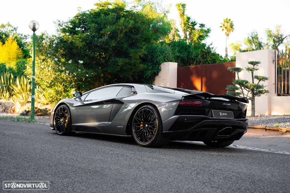 Lamborghini Aventador 6.5 V12 LP740-4 S - 7