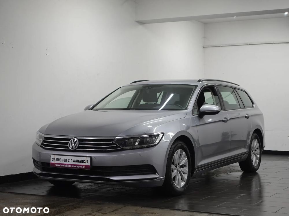 Volkswagen Passat - 1