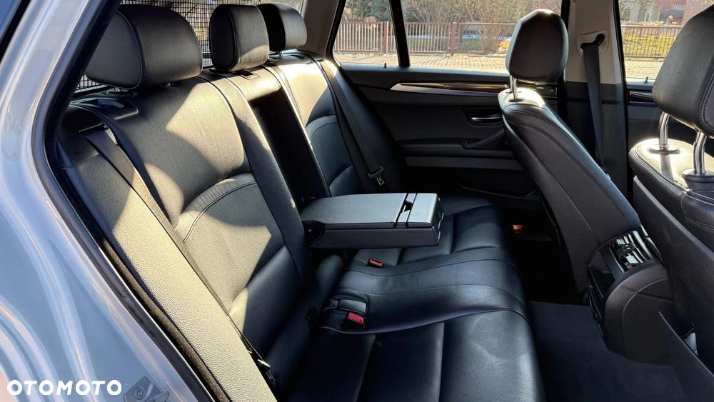 BMW Seria 5 525d Luxury Line - 8
