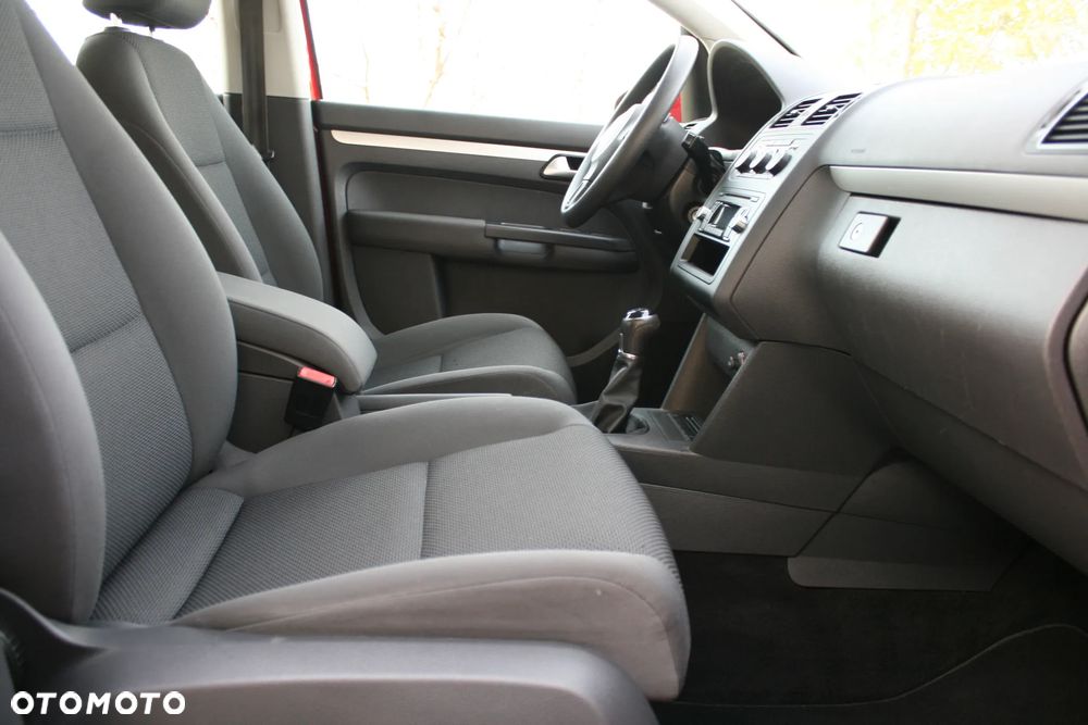 Volkswagen Touran - 16