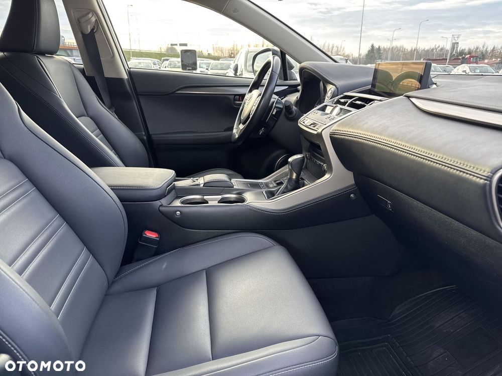 Lexus NX 300h F Impression AWD - 9