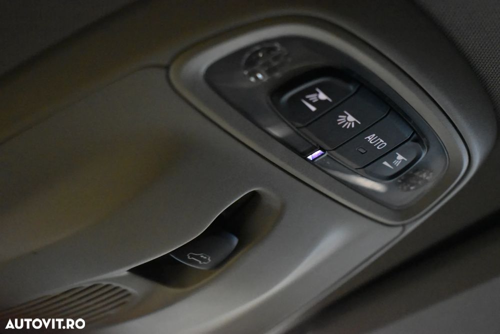Volvo V40 D4 VEA Summum - 22