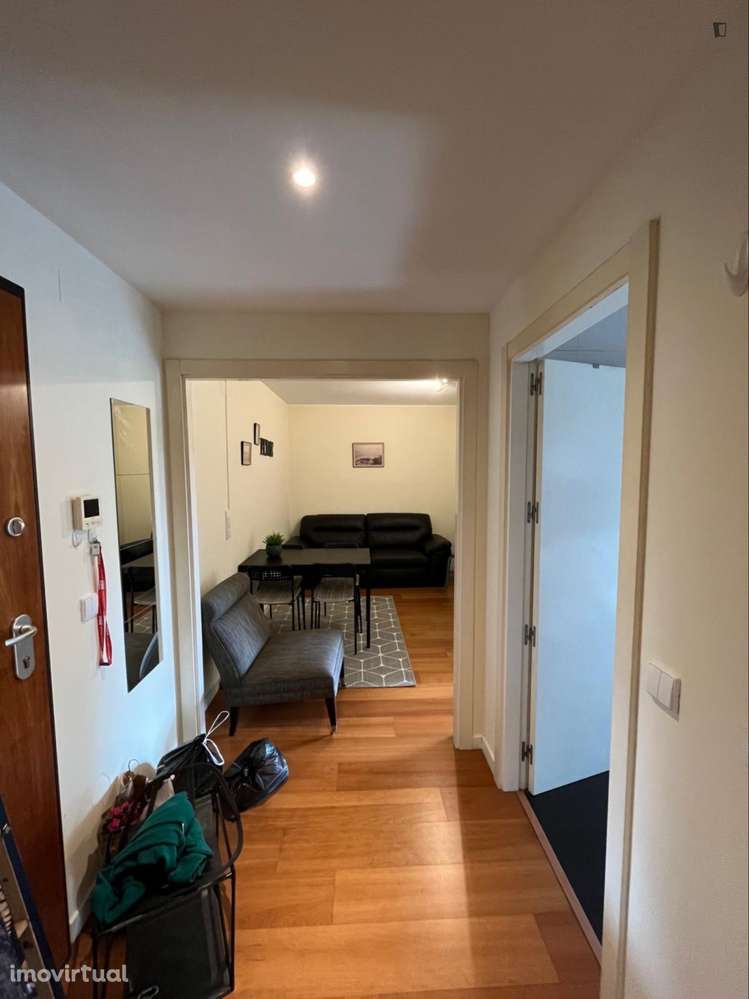 Quarto - localizado em Paranhos Porto - Grande imagem: 4/12