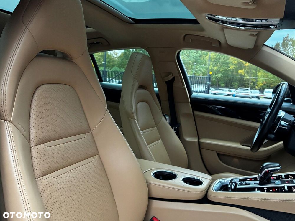 Porsche Panamera - 41