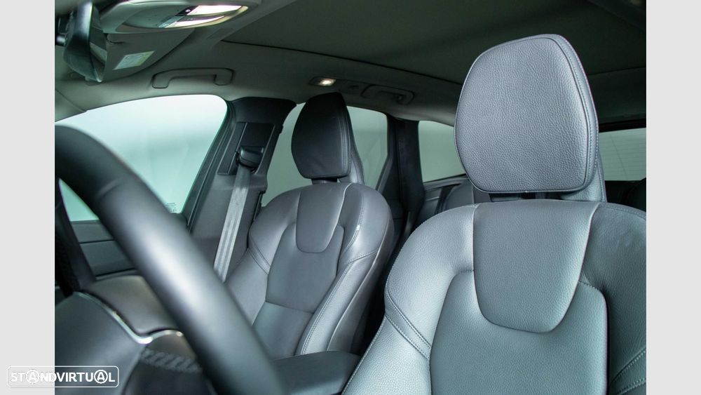 Volvo XC 60 2.0 T6 PHEV Core AWD - 17