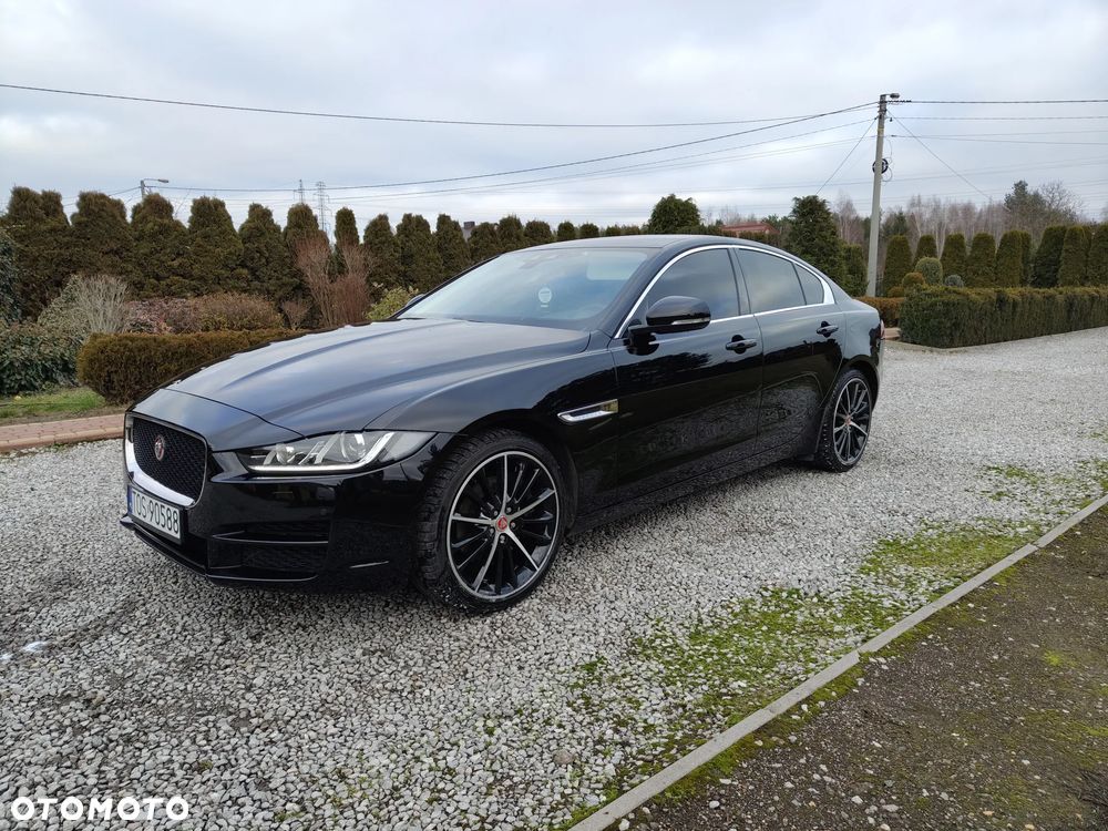 Jaguar XE 2.0 D AWD Portfolio - 3