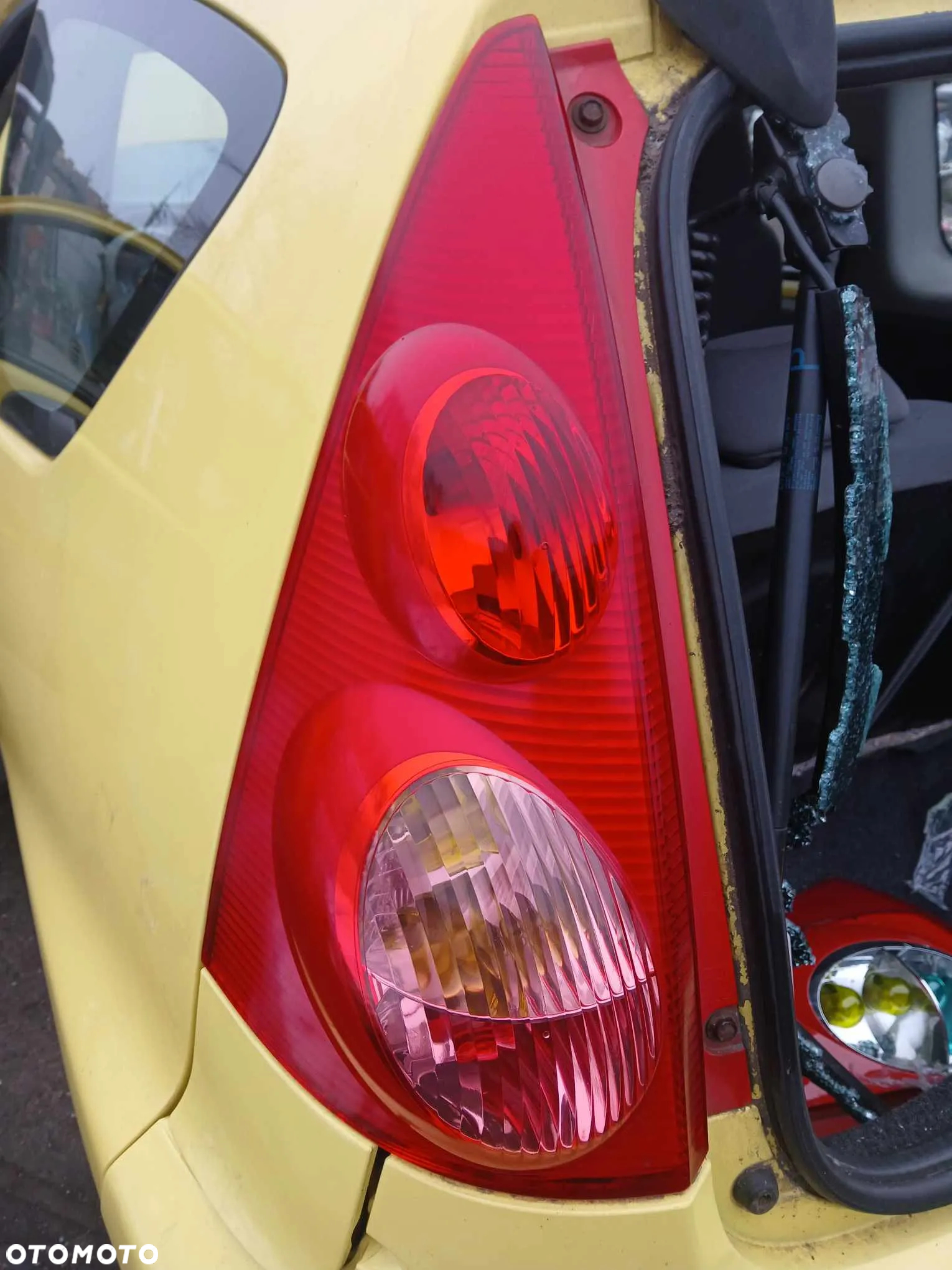Peugeot 107 3D Lampa tylna lewa - 2