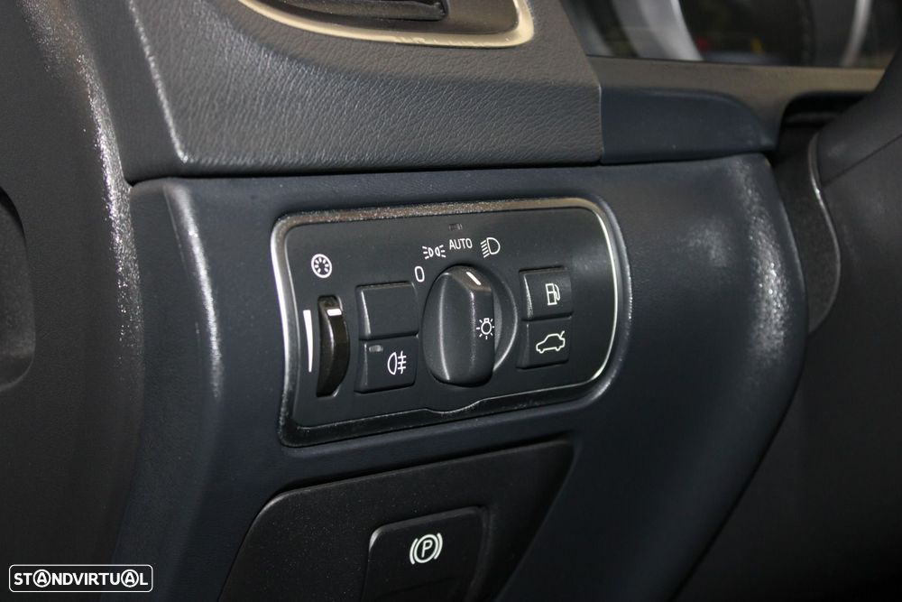 Volvo V60 2.0 D3 Momentum - 11