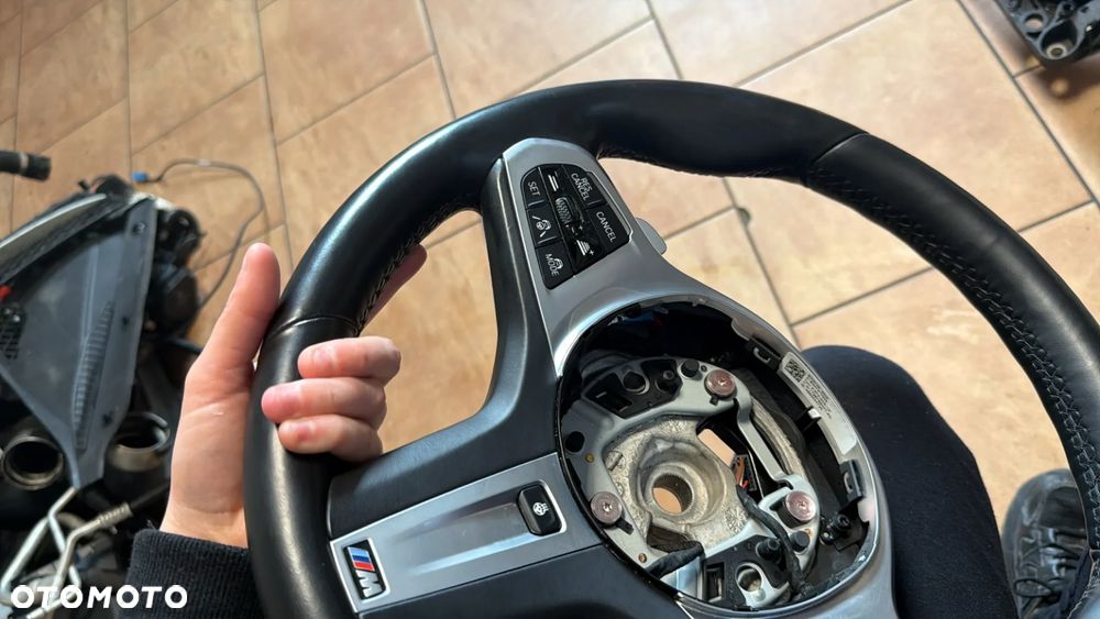 KIEROWNICA BMW G30 G31 G32 G15 G16 G14 G11 G12 G05 G06 G07 MPAKIET SKÓRA ŁOPATKI PODGRZEWANA WIBRACJA TEMPOMAT ASYSTENT PASA RUCHU 7857778 - 6