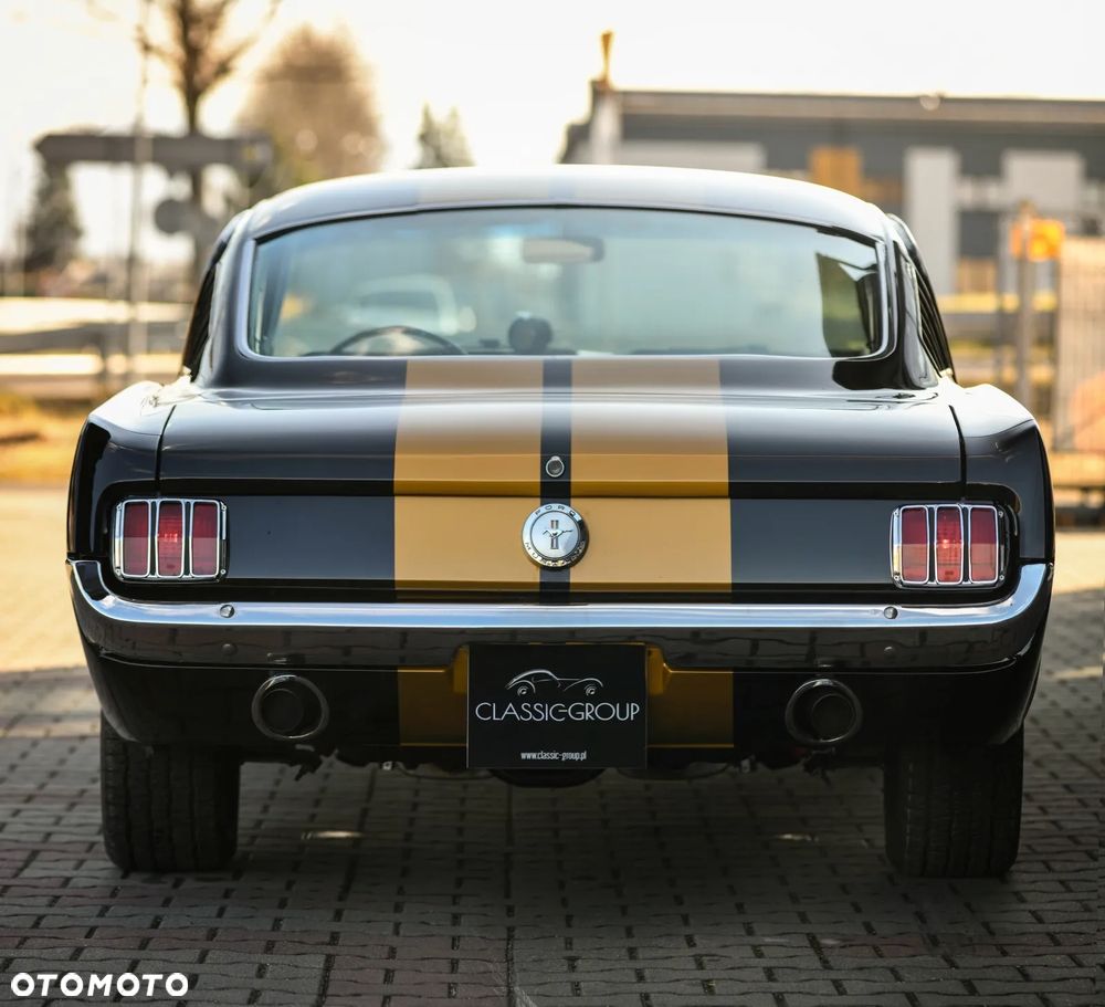 Ford Mustang - 8