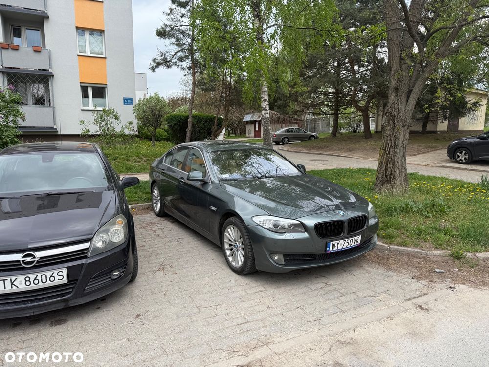 BMW Seria 5 525d xDrive Sport-Aut - 32