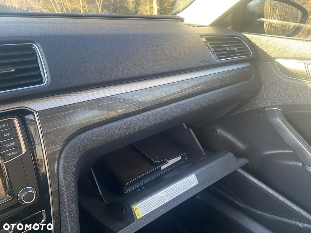 Volkswagen Passat - 18