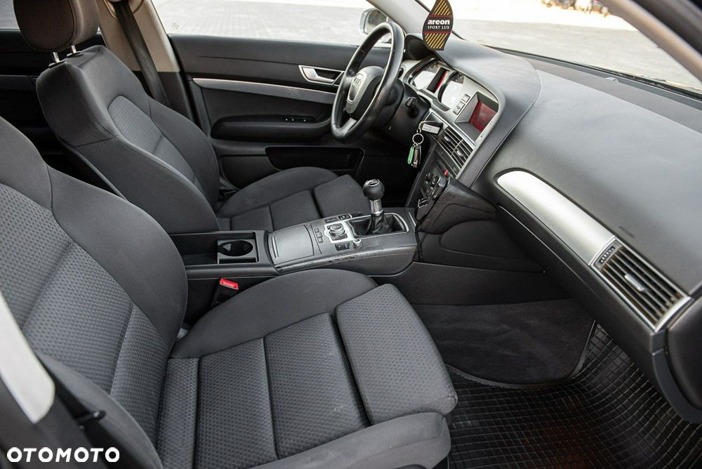 Audi A6 Avant 2.4 - 9