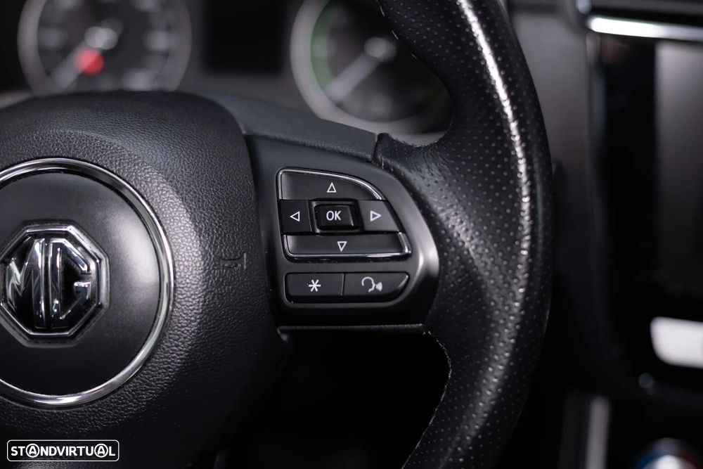 MG ZS EV 44.5 kWh Luxury - 39