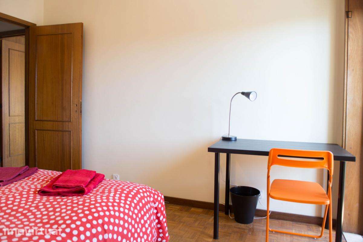 Quarto - localizado em Paranhos Porto - Grande imagem: 2/17