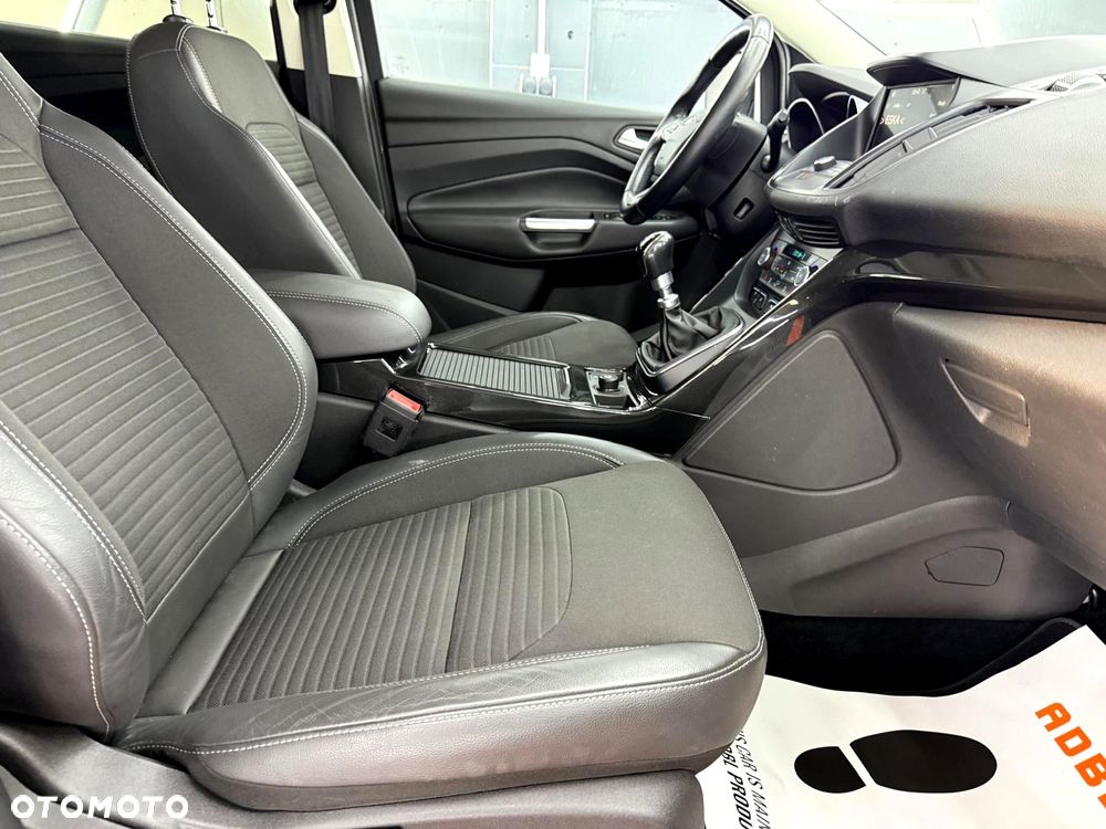 Ford Kuga 1.5 EcoBoost 2x4 Titanium - 29