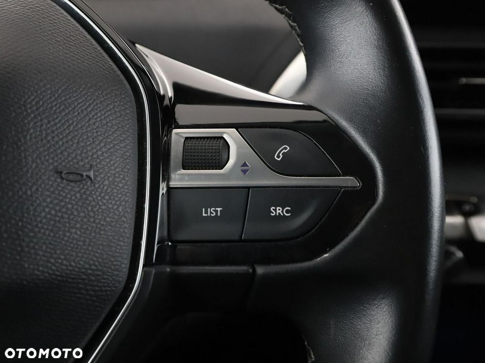 Peugeot 3008 1.2 PureTech Road Trip S&S - 33