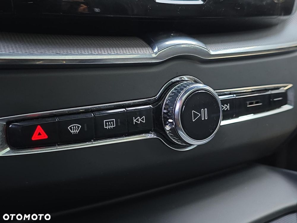 Volvo XC 60 B4 D AWD R-Design - 23