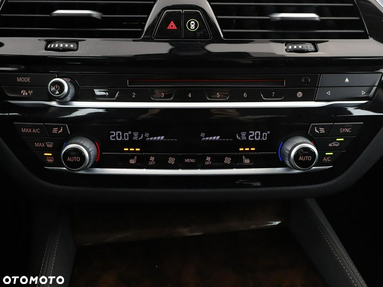 BMW Seria 5 530e xDrive Luxury Line - 38