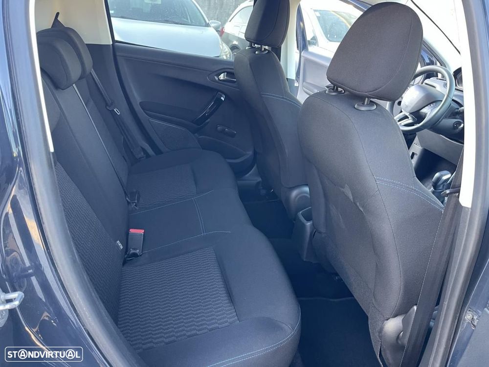 Peugeot 208 1.2 PureTech Style - 18