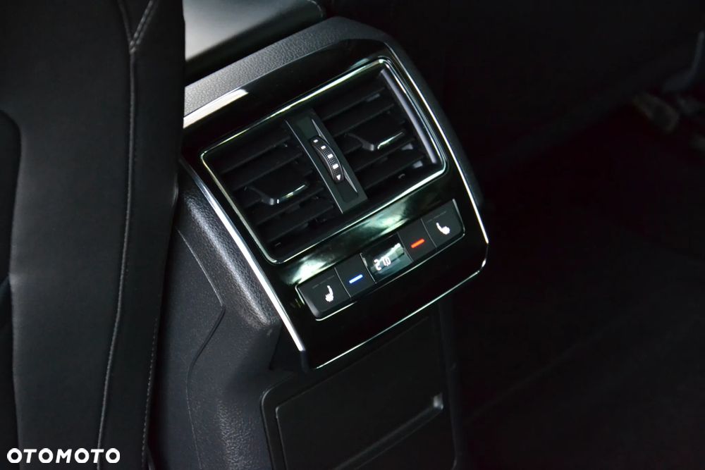 Skoda Superb Combi 2.0 TDI 4x4 DSG L&K - 35