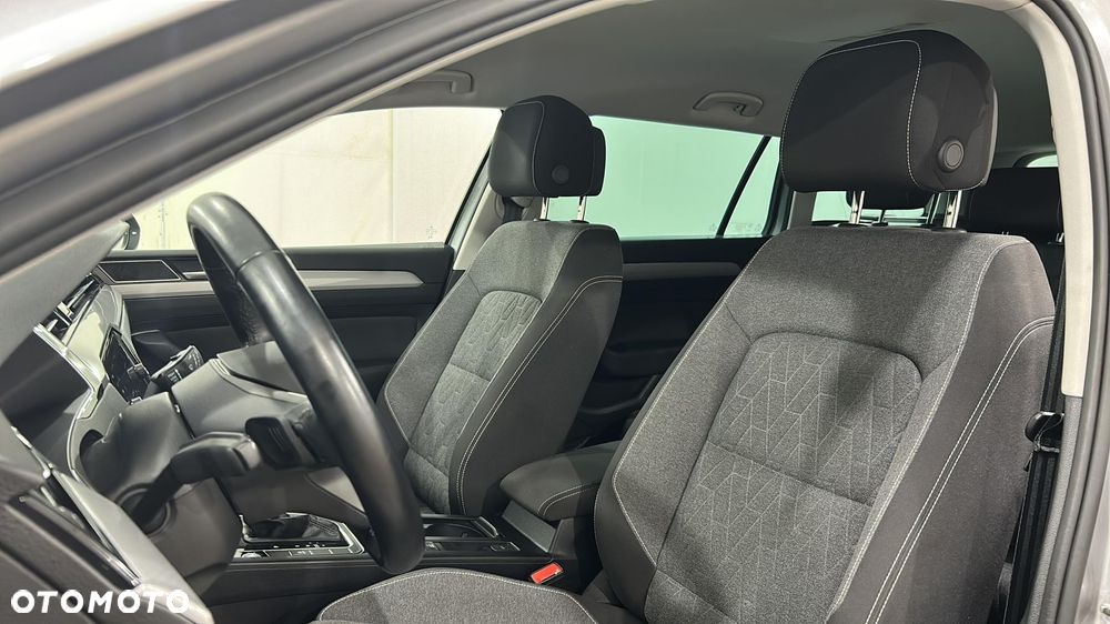 Volkswagen Passat - 11