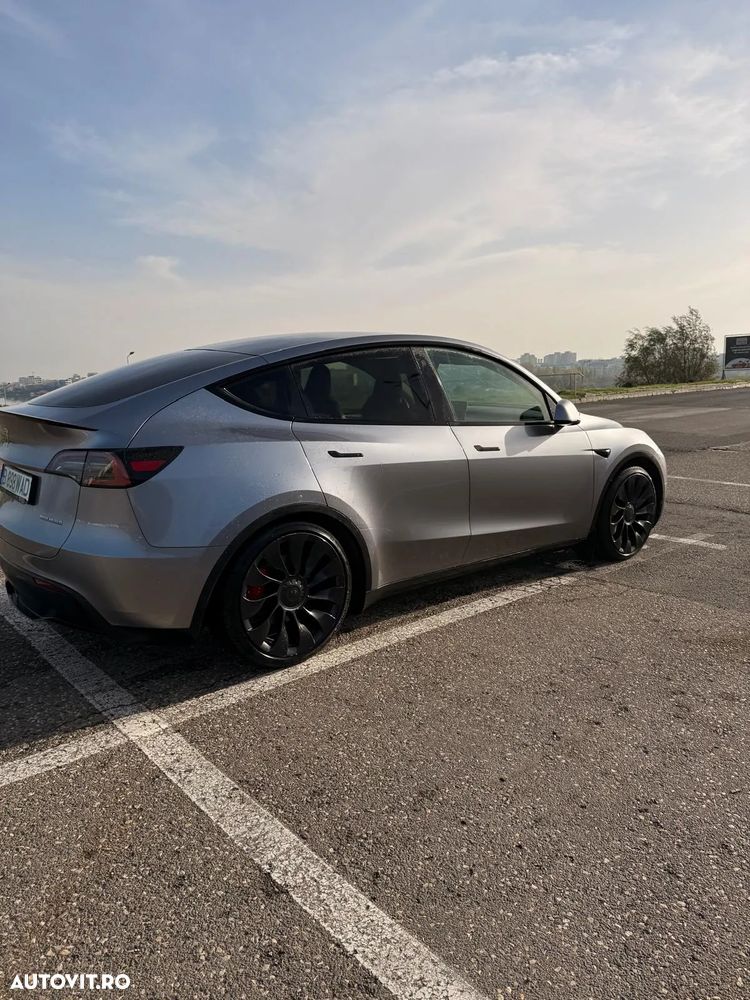 Tesla Model Y AWD Performance - 2