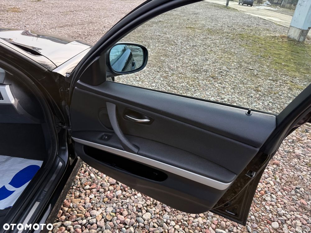 BMW Seria 3 318d DPF Edition Exclusive - 16