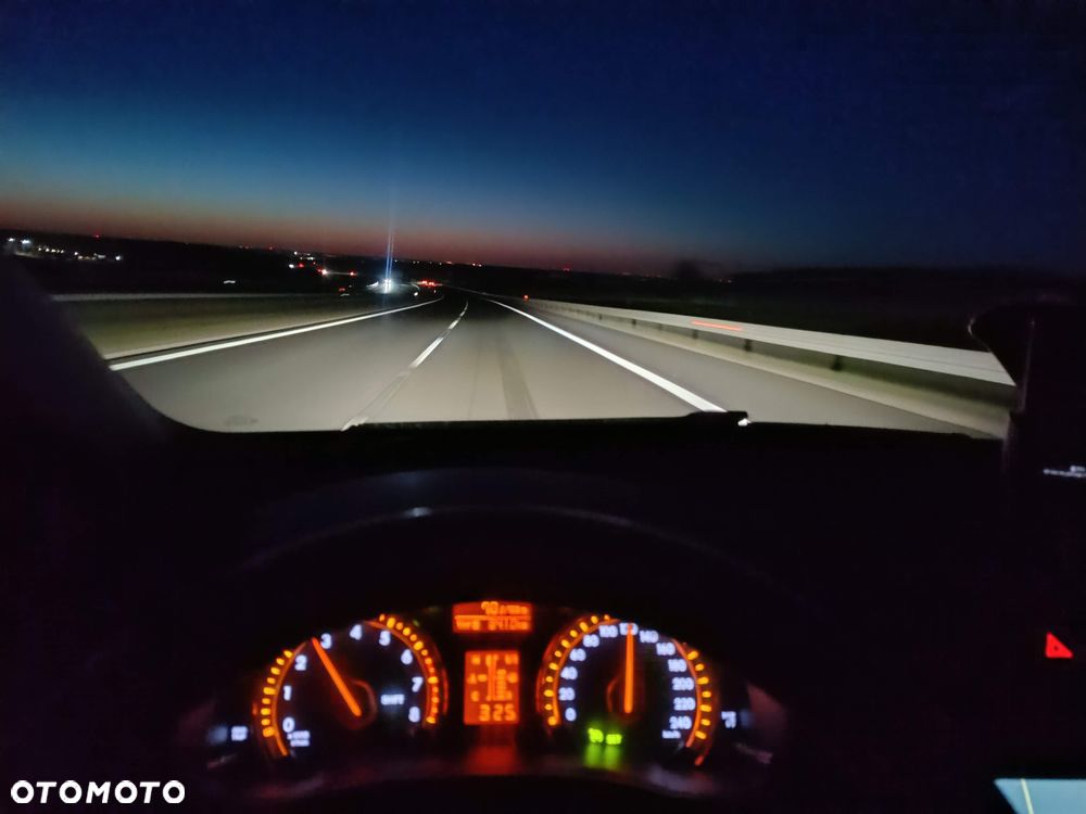 Toyota Avensis 2.0 Prestige NAVI - 39