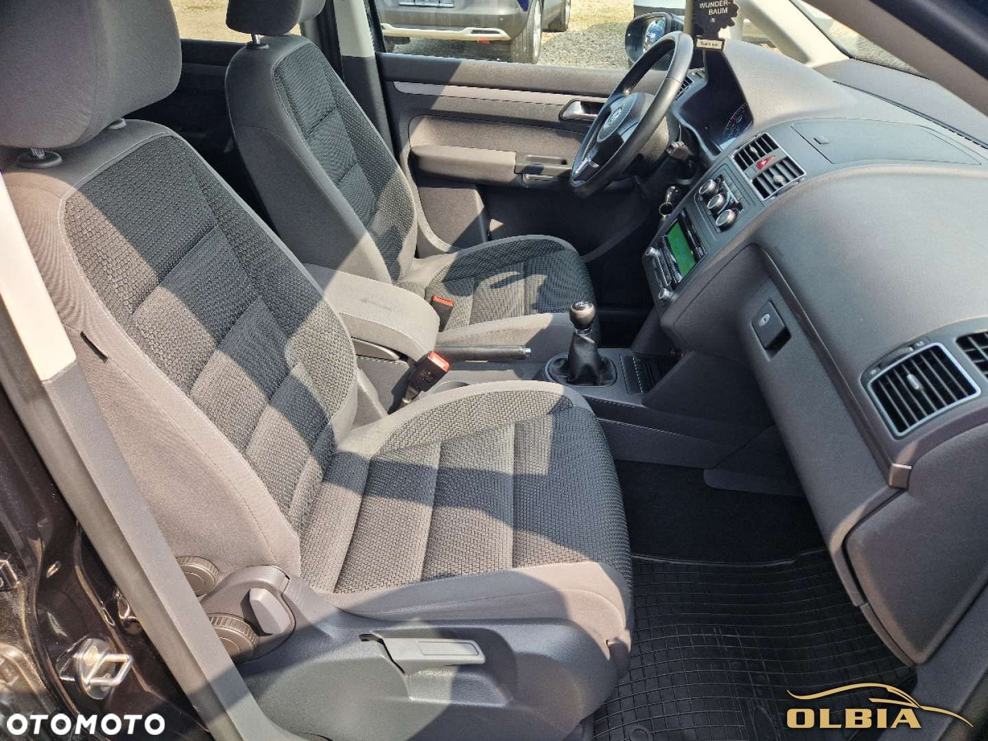 Volkswagen Touran - 25
