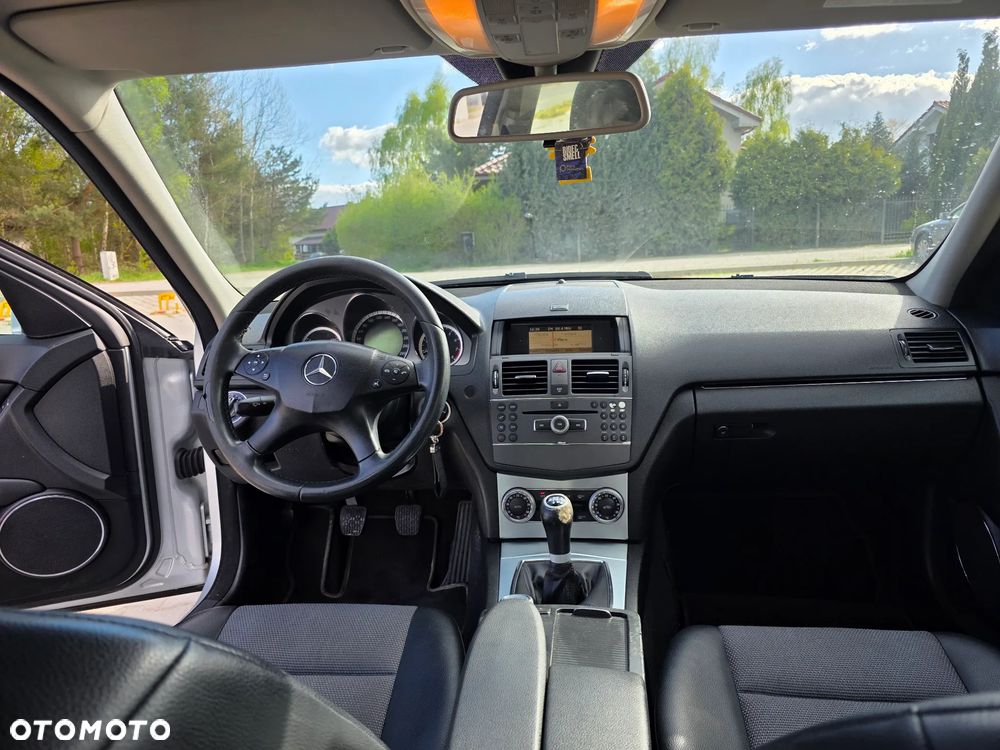 Mercedes-Benz Klasa C 180 K BlueEff Avantgarde - 3