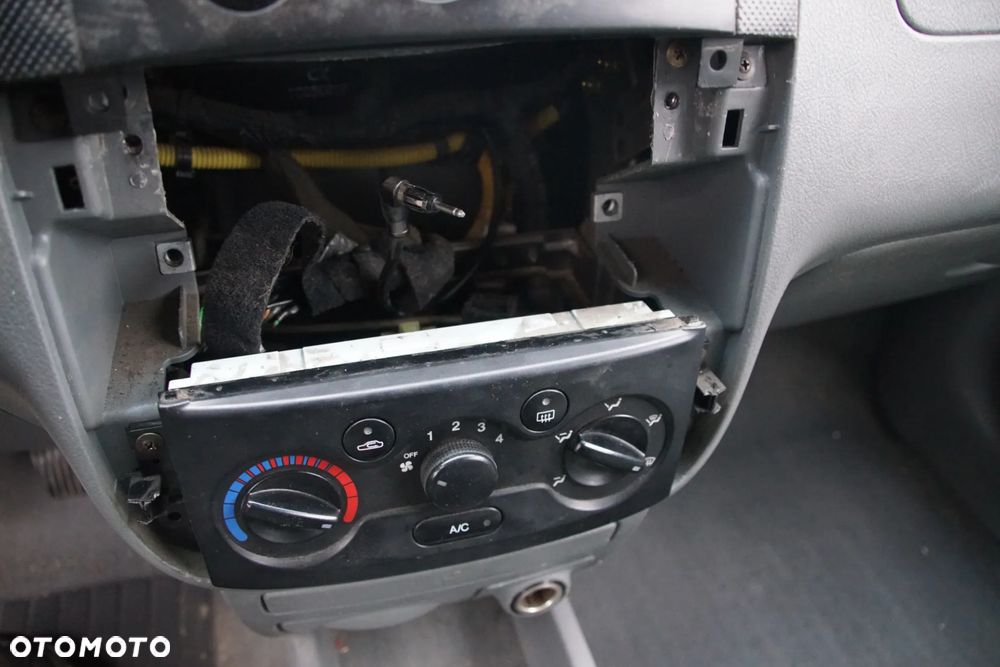 Auto na części - Daewoo Kalos 1.4 E-TEC II 94 KM F14D3 2005R Silnik Skrzynia Drzwi Maska Klapa Błotnik Zderzak Lampa Lusterko Klamka Deska Kokpit Sterownik Moduł Licznik Kierownica Panel - 10