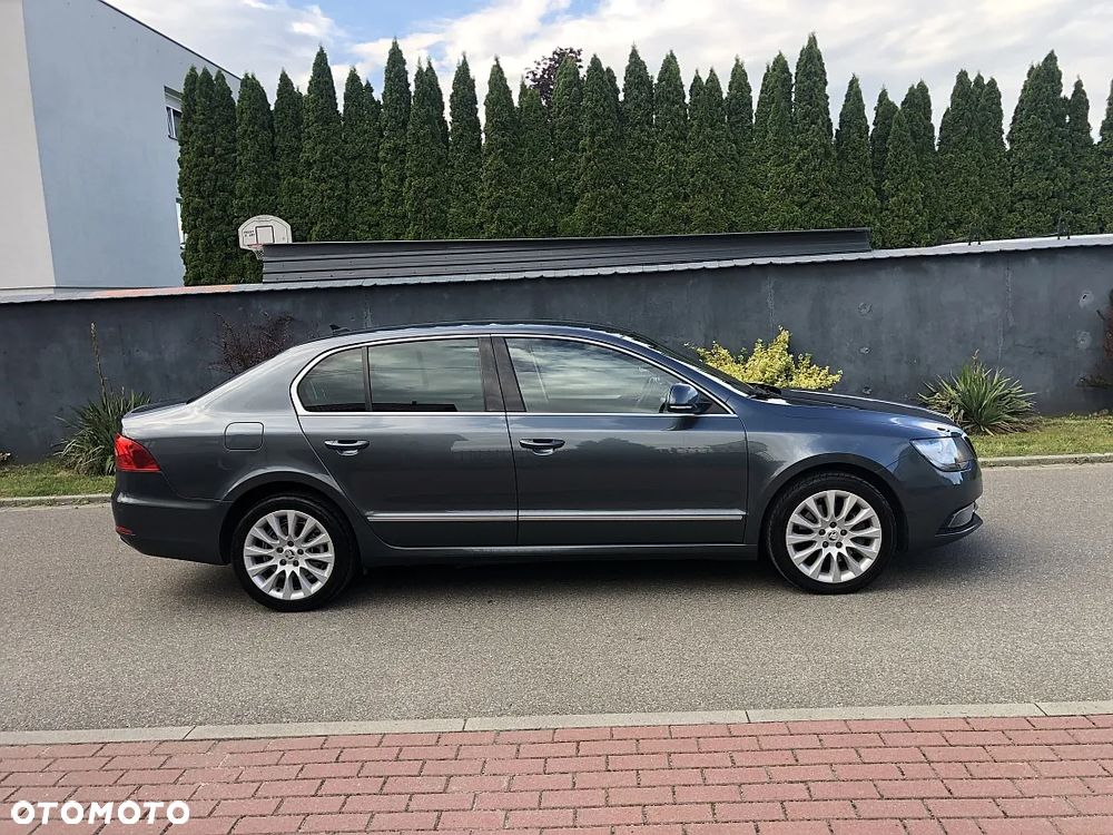 Skoda Superb 2.0 TDI 4x4 Elegance - 4
