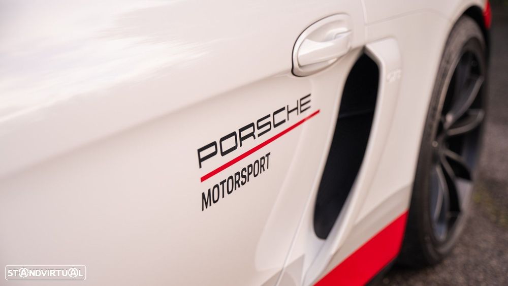 Porsche Cayman GT4 - 24